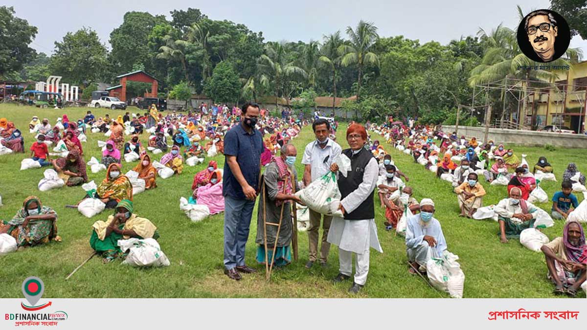 নাটোর জেলার গুরুদাসপুর ও বড়াইগ্রামে ৮০০ দুস্থ পরিবার পেল বসুন্ধরা গ্রুপের খাদ্যসহায়তা