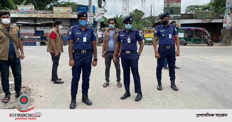 শরীয়তপুরে সামাজিক দূরত্ব নিশ্চিতকরণে কঠোর অবস্থানে জেলা পুলিশ