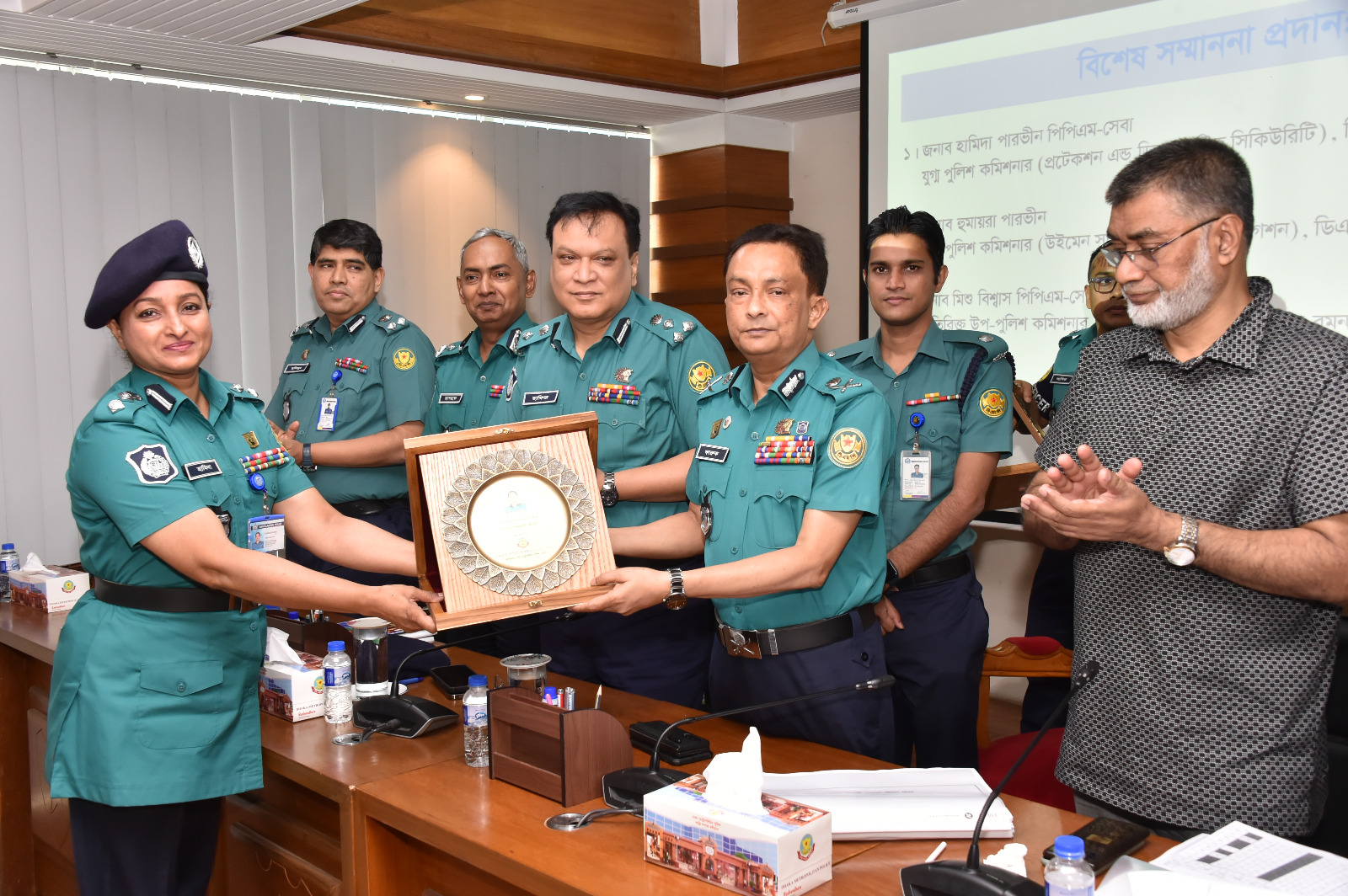 বিশেষ সম্মাননা পেলেন ডিএমপির তিন গুণী কর্মকর্তা
