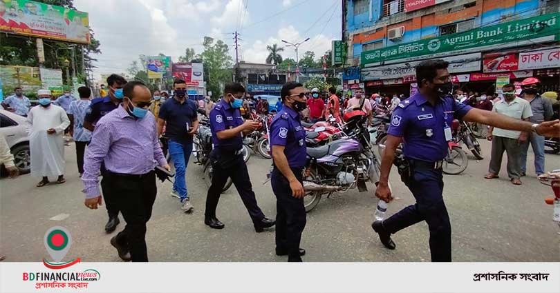 বগুড়ায় কঠোর বিধি-নিষেধ মানাতে মাঠে পুলিশ সুপার