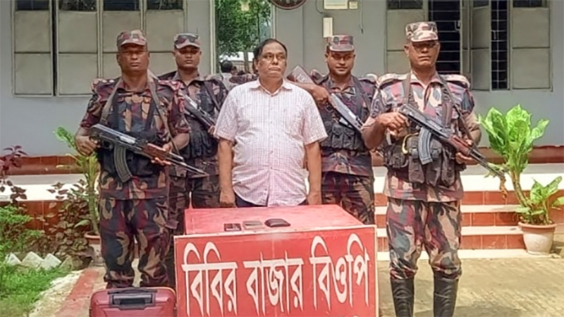 অবৈধভাবে ভারতে পালানোর সময় আওয়ামী লীগ নেতা আটক