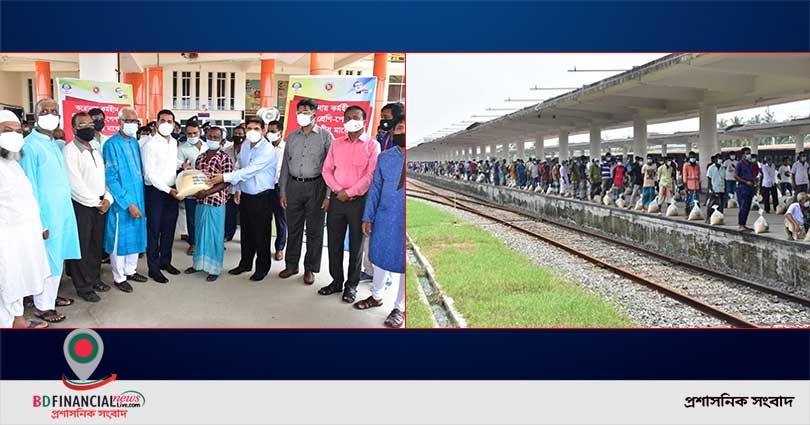 খুলনা রেলস্টেশনে প্রধানমন্ত্রীর মানবিক সহায়তা বিতরণ