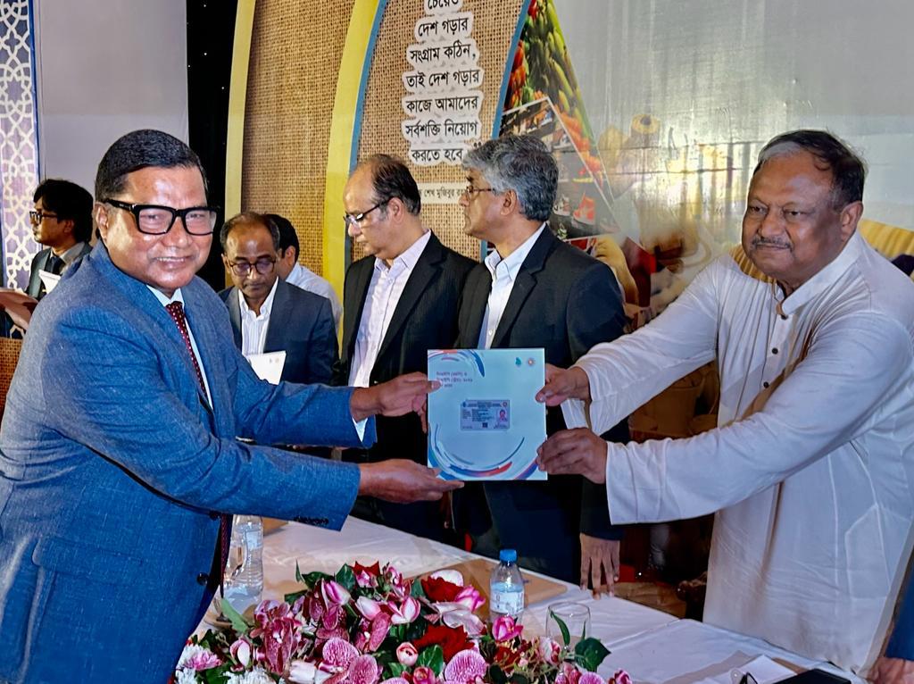সিআইপি কার্ড পেলেন মার্কেন্টাইল ব্যাংকের ঝুঁকি ব্যবস্থাপনা কমিটির চেয়ারম্যান এম. আমানউল্লাহ