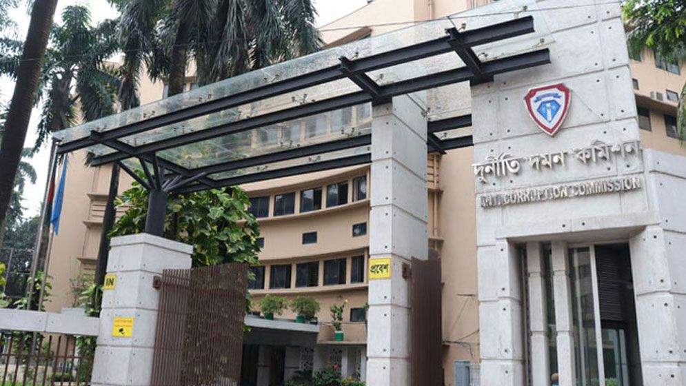 ‘দিনের ভোট রাতে’ করায় ফ্ল্যাট পুরস্কার পাওয়া ১২ জনকে তলব