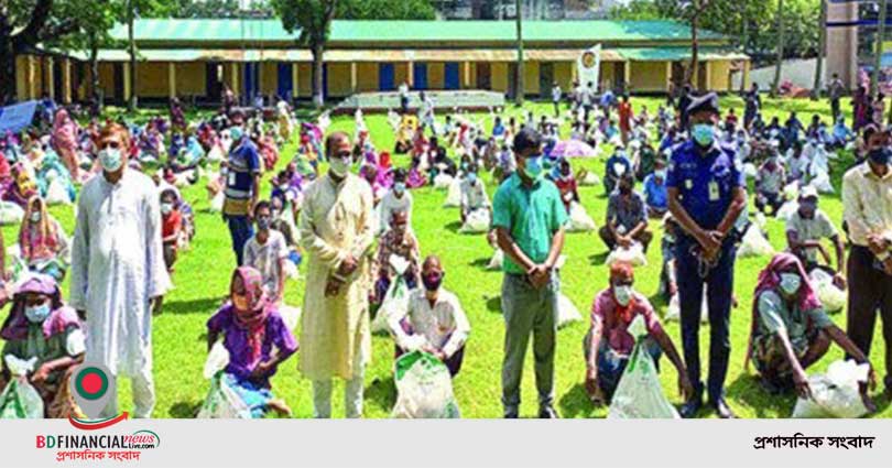 বসুন্ধরা গ্রুপের ত্রাণ বিতরণ: এলা ত্রাণ হামাক আগে কেউ দেয় নাই