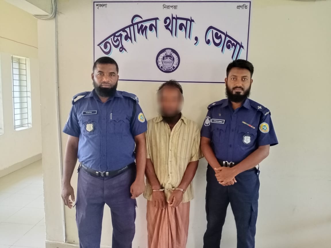 ভোলায় রাখাল সেজে সাজাপ্রাপ্ত পলাতক আসামি গ্রেফতার করলো পুলিশ