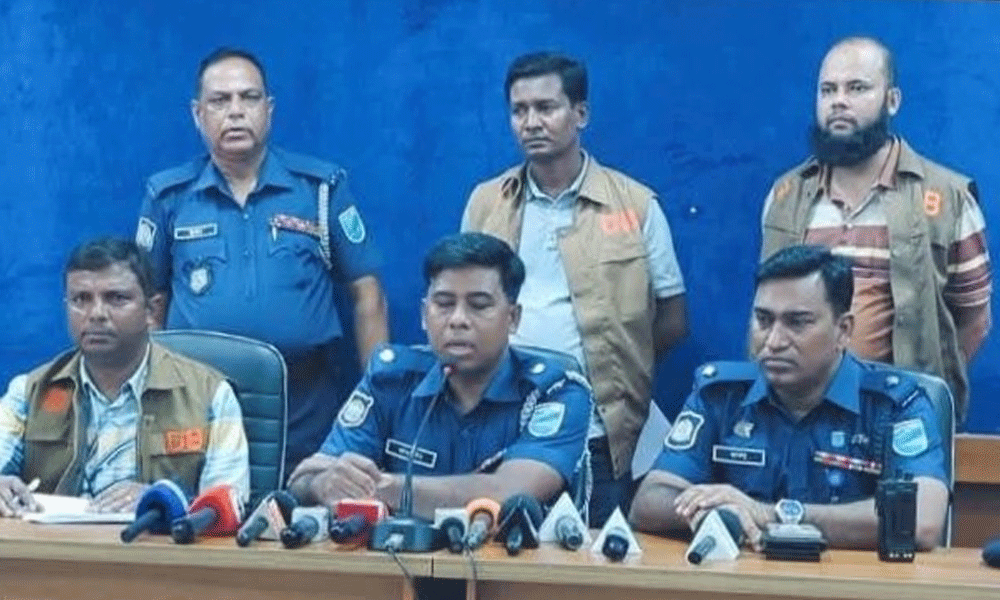 হোয়াটসঅ্যাপে পুলিশ সুপারের ছবি ব্যবহার করে অনলাইনে চাঁদা দাবি, গ্রেপ্তার ৩