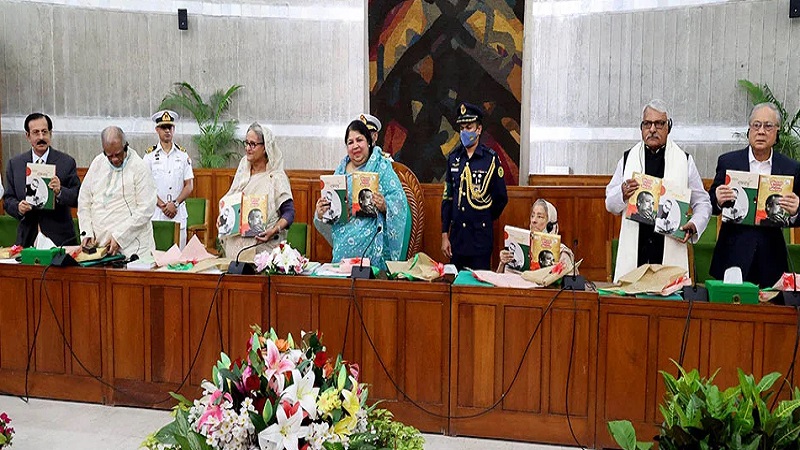 ‘সংসদে বঙ্গবন্ধু’ ও ‘মুজিববর্ষ বিশেষ অধিবেশন’ গ্রন্থের মোড়ক উন্মোচন করলেন প্রধানমন্ত্রী