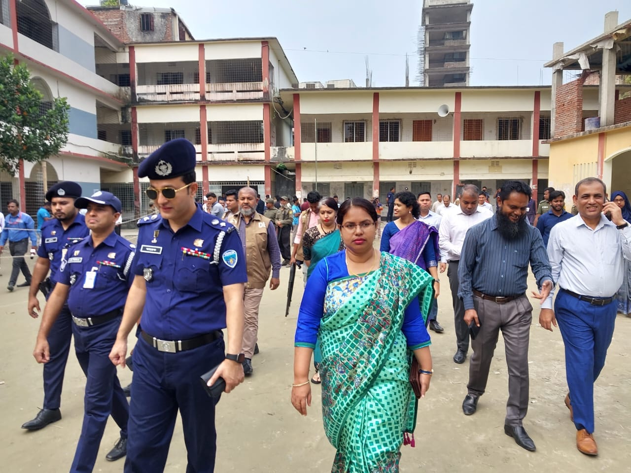 লক্ষ্মীপুর-৩ শূন্য আসনে উপ-নির্বাচন ২০২৩ এর বিভিন্ন নির্বাচনী ভোটকেন্দ্র পরিদর্শন করেন জেলা প্রশাসক লক্ষ্মীপুর