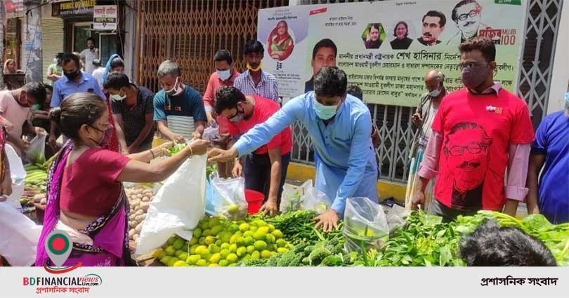 জন্মদিনে পরিবহন শ্রমিকদের পাশে দক্ষিণ যুবলীগ নেতা গাজী সারোয়ার হোসেন বাবু