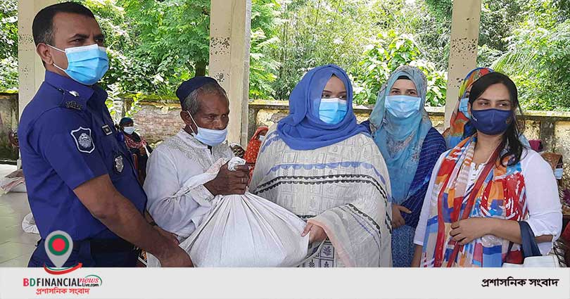 বাগেরহাটে পুলিশ নারী কল্যান সমিতির খাদ্য সামগ্রী বিতরণ