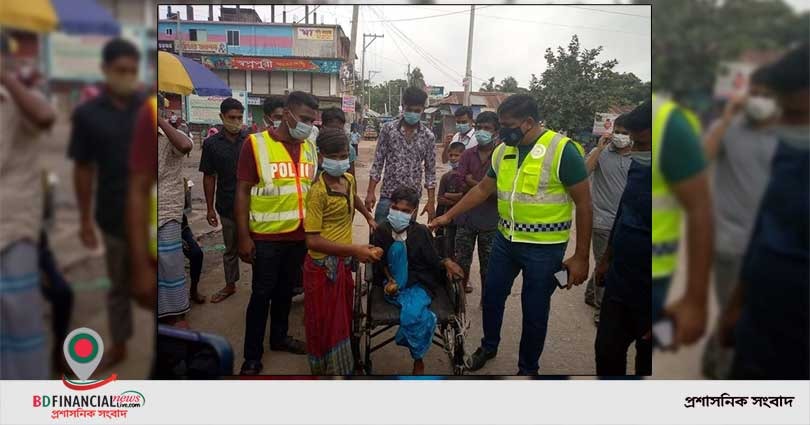 মানুষের পাশে  বাংলাবাজার ফাড়ির পুলিশ পুলিশ ইনচার্জ গোলাম মোস্তফা