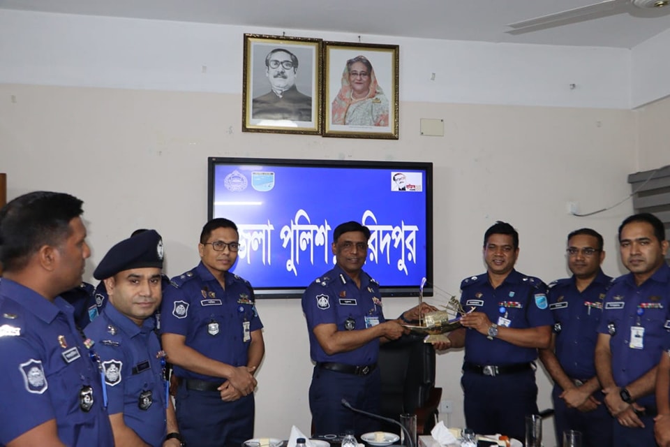 জেলা পুলিশ, ফরিদপুরের ঈদ পুনর্মিলনী অনুষ্ঠানে ডিআইজি