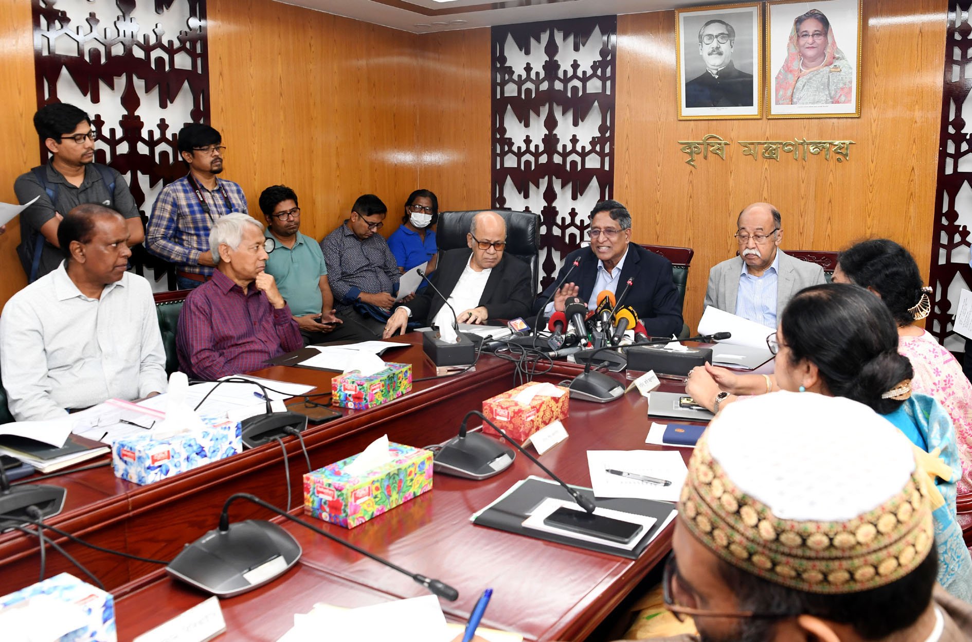 সারের দাম বাড়বে না, সংকটও হবে না : কৃষিমন্ত্রী