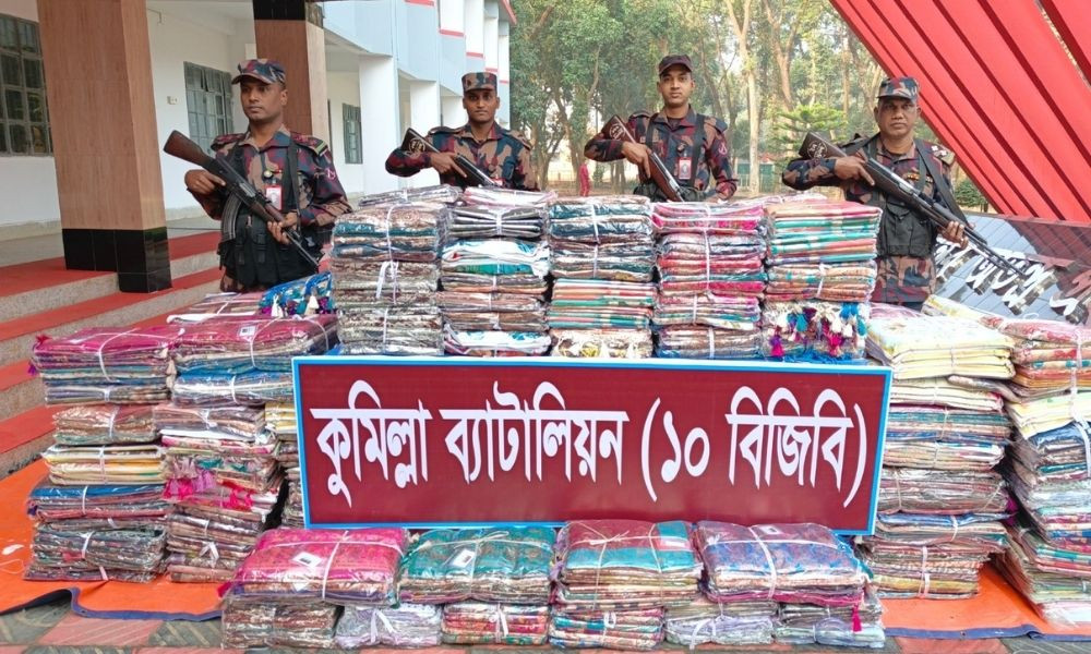 চৌদ্দগ্রামে ৫৭ লাখ টাকার ভারতীয় শাড়ি ও থ্রি-পিস জব্দ