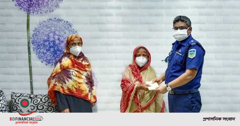 কিডনি রোগীকে আর্থিক সহায়তা দিলেন জামালপুরের এসপি