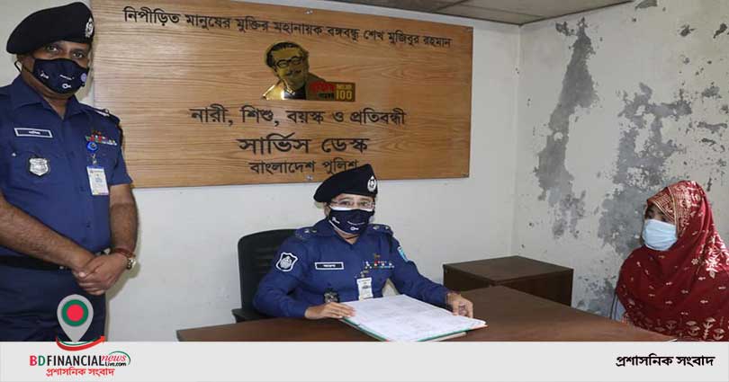 টুংগিপাড়া থানায় নারী, শিশু, বয়স্ক ও প্রতিবন্ধী সার্ভিস ডেস্ক পরিদর্শন করলেন গোপালগঞ্জের পুলিশ সুপার