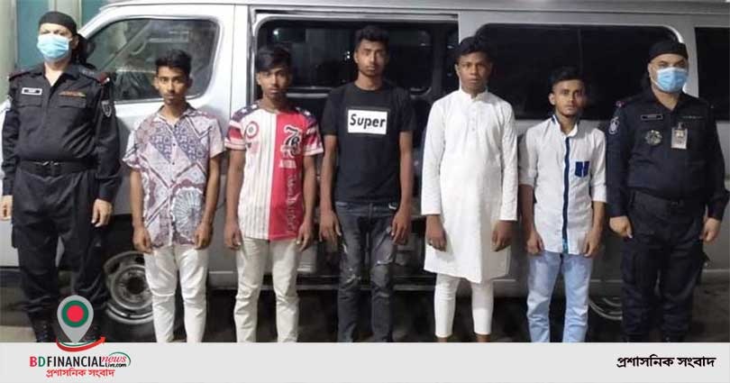 যাত্রাবাড়ী থেকে কিশোর গ্যাংয়ের পাঁচ সদস্যকে আটক করেছে র্যাব-৩