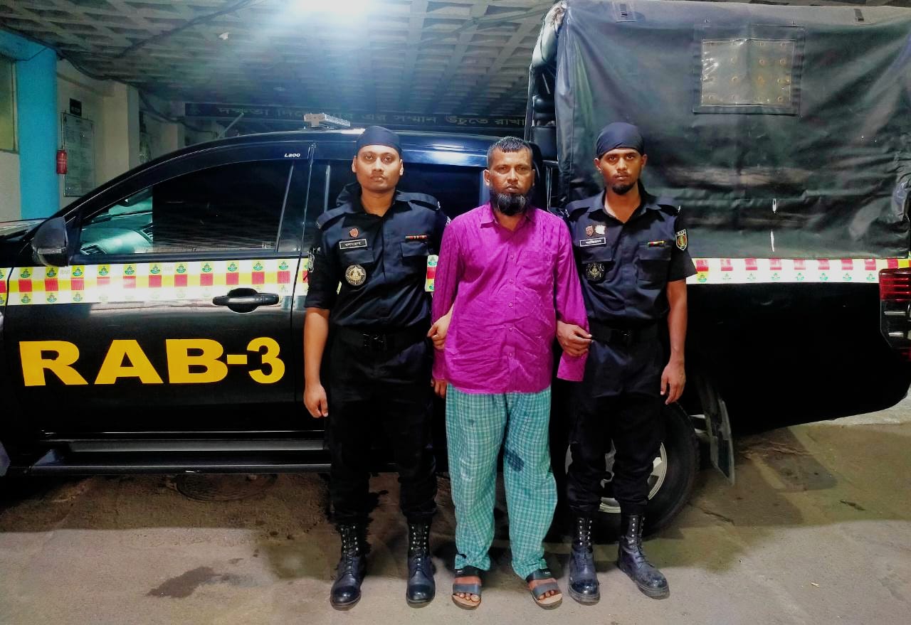 ওয়ারেন্টভুক্ত পলাতক আসামী মোঃ কবির হোসেনকে গ্রেফতার করেছে র্যাব-৩