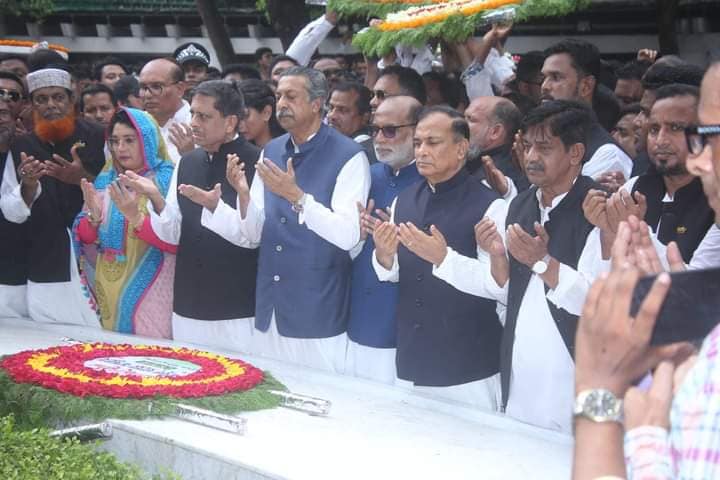 পানি সম্পদ প্রতিমন্ত্রীর জাতির পিতার সমাধিস্থলে শ্রদ্ধা নিবেদন