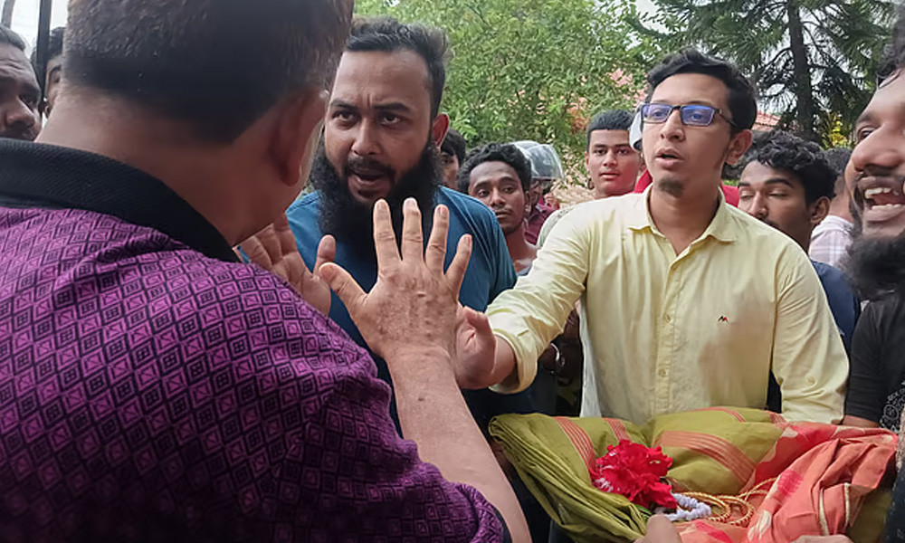 এবার ওসির জন্য শাড়ি-চুড়ি নিয়ে এলো জনতা