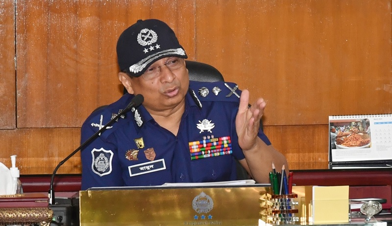 ফিটনেসবিহীন বাস ও লঞ্চের বিরুদ্ধে ব্যবস্থা নেয়ার নির্দেশ আইজিপির