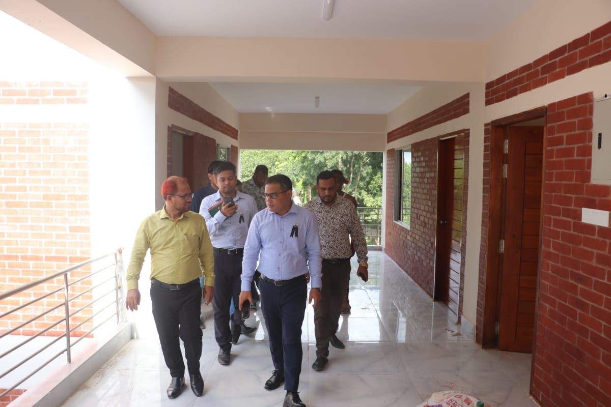 জেলা প্রশাসক, ময়মনসিংহ কর্তৃক সরকারী শিশু পরিবার (বালক) ও প্রবীণদের জন্য নির্মাণাধীন “শান্তি নিবাস”-এর নির্মাণকাজের অগ্রগতি পরিদর্শন
