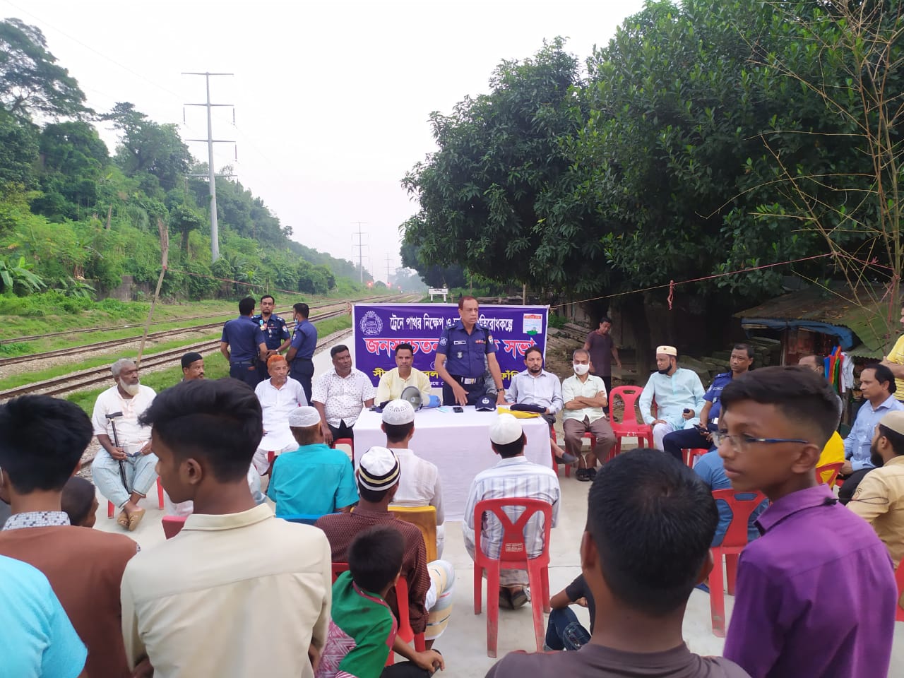 চলন্ত ট্রেনে পাথর নিপেক্ষ রোধে বিট পুলিশিং কার্যক্রম