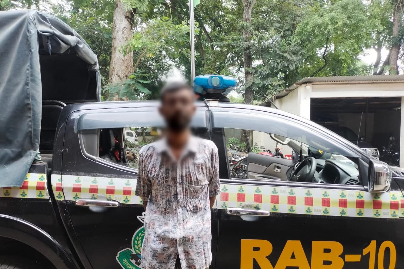 বোয়ালমারীর ক্লুলেস হত্যা মামলার তদন্তে প্রাপ্ত আসামি ওয়াহিদুরকে গ্রেফতার করেছে র‌্যাব-১০