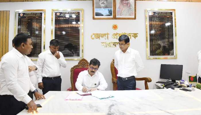 দায়িত্ব গ্রহণ করেছেন নারায়ণগঞ্জের নবনিযুক্ত জেলা প্রশাসক ও জেলা ম্যাজিস্ট্রেট মোহাম্মদ মাহমুদুল হক