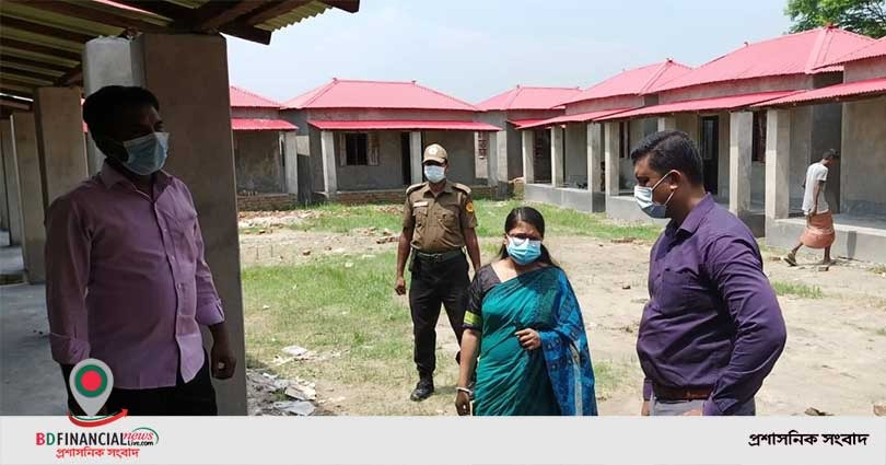 রাজবাড়ীতে ভূমিহীনদের জন্য নির্মিত ঘর পরিদর্শন করেন অতিরিক্ত জেলা প্রশাসক