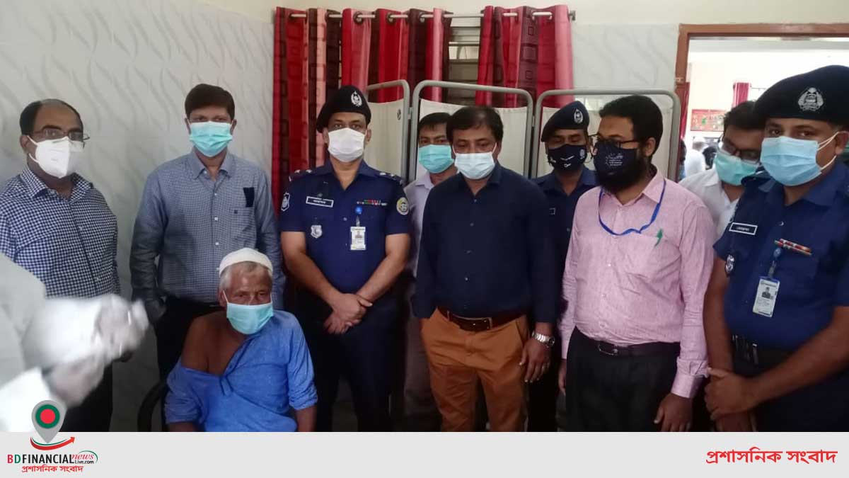 গণটিকাদান কার্যক্রম পরিদর্শন করেন ভোলা জেলা প্রশাসক