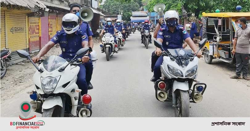 সাতক্ষীরায় ট্রাফিক পুলিশের মহড়া