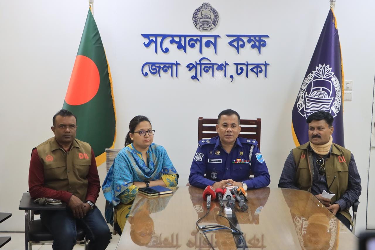০২ রাউন্ড গুলিসহ ০১ টি রিভলবার, ০১ টি পিস্তল উদ্ধার