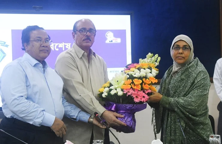 দুদক কমিশনার হিসেবে যোগদান করলেন আছিয়া খাতুন