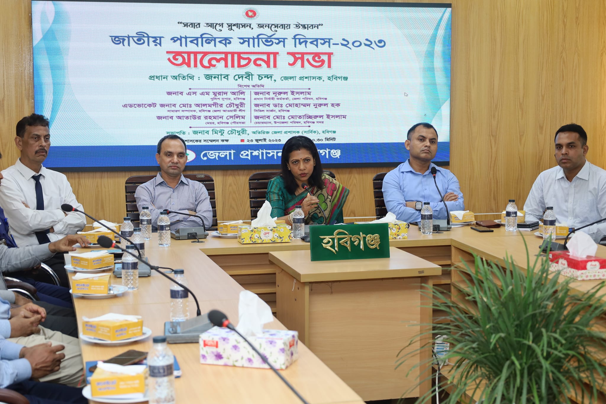 প্রথম কর্মদিবস পালন করেন নবাগত জেলা প্রশাসক জনাব দেবী চন্দ