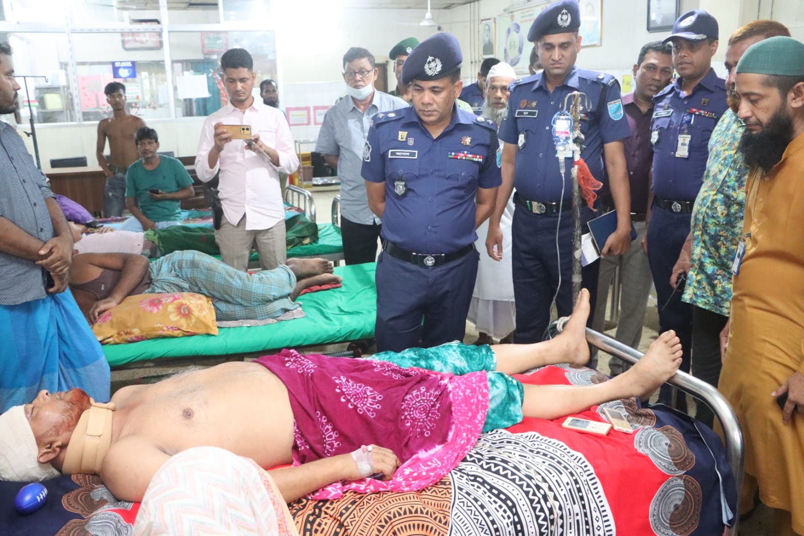 ঢাকা জেলা পুলিশে কর্মরত এএসআই মোঃ বাচ্চু মোল্লাকে আর্থিক সহায়তা প্রদান