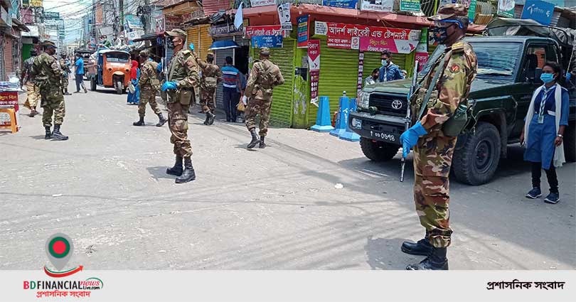 ঝালাকঠিতে লকডাউন প্রশাসনের কঠোর নজরদারী
