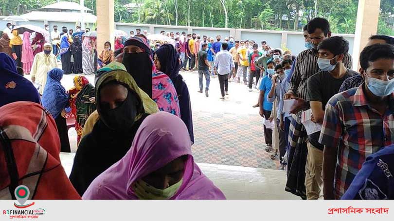নাটোরে উপজেলা স্বাস্থ্য কমপ্লেক্সে সিনোফার্মের টিকা প্রদান শুরু