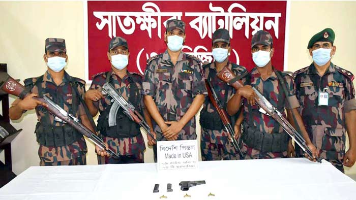 বিজিবি সাতক্ষীরা ৩৩ ব্যাটালিয়নের অভিযানে অস্ত্র-গুলি উদ্ধার