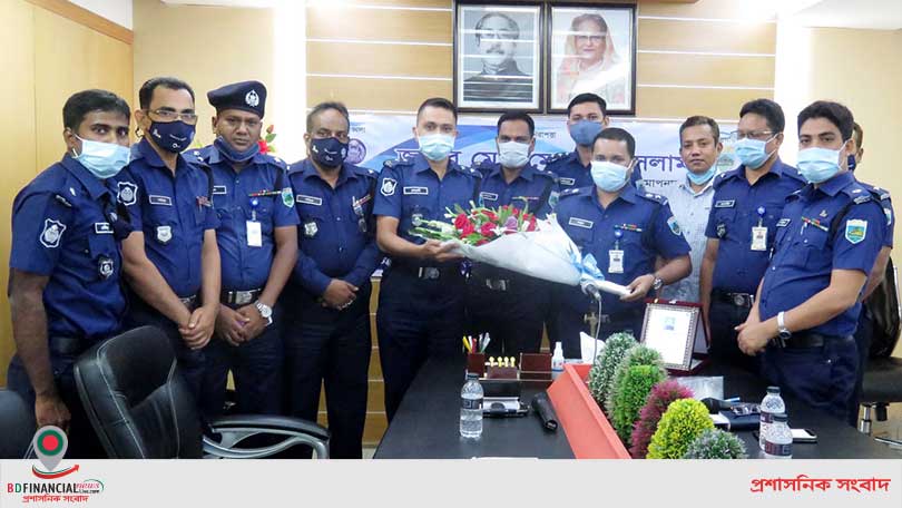 প্রশংসা ও ভালবাসায় বিদায় নিলেন সহকারী পুলিশসুপার