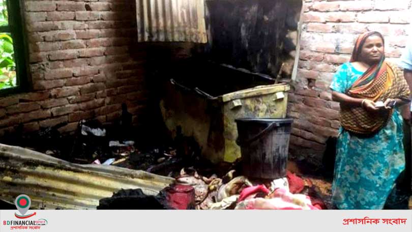নাটোরে  অগ্নিকান্ডে নিঃস্ব এক পরিবার