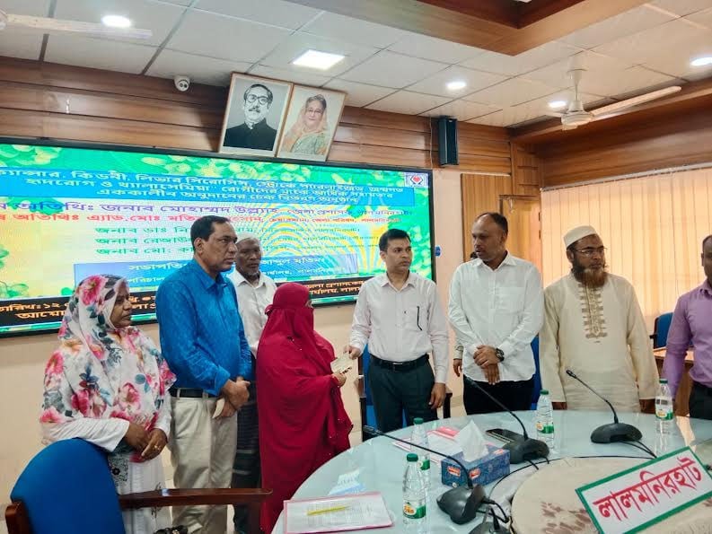 লালমনিরহাটে রোগীদের মধ্যে ৭৫ লাখ টাকার অনুদানের চেক বিতরণ