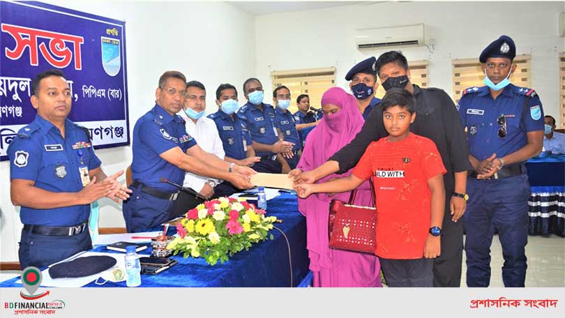 কর্মরত অবস্থায় মৃত কনস্টেবল এর পরিবারকে নারায়ণগঞ্জ জেলা পুলিশ কল্যাণ তহবিল থেকে আর্থিক সহায়তা প্রদান