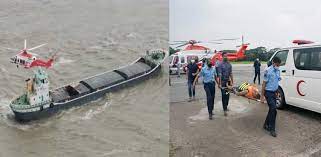 ঘুর্ণিঝড় ইয়াস এর প্রভাবে ডুবে যাওয়া লাইটারেজ জাহাজ এর নাবিকদের উদ্ধার করল বাংলাদেশ বিমান বাহিনী