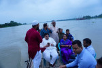 ব্রহ্মপুত্র নদের নদীভাঙন কবলিত এলাকা পরিদর্শনে জেলা প্রশাসক