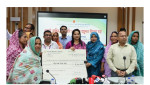 বেদে পল্লীর উন্নয়নে খাসজমি, সেলাই মেশিন ও ৫ লাখ টাকা সহায়তা