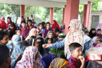 দুর্গম এলাকায় শিক্ষার আলো জ্বালাতে মুন্সীগঞ্জের ডিসি: করেছেন অভিভাবক সমাবেশ, শিক্ষা উপকরণ ও মিষ্টি বিতরণ